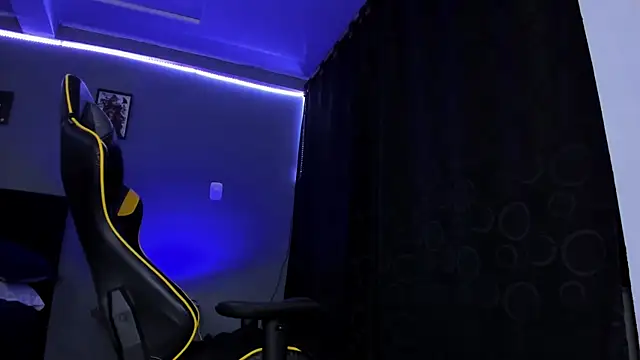 Snapshot of alexgiraldo__ chatting on 09.14.25 alexgiraldo online show from 09.14.25