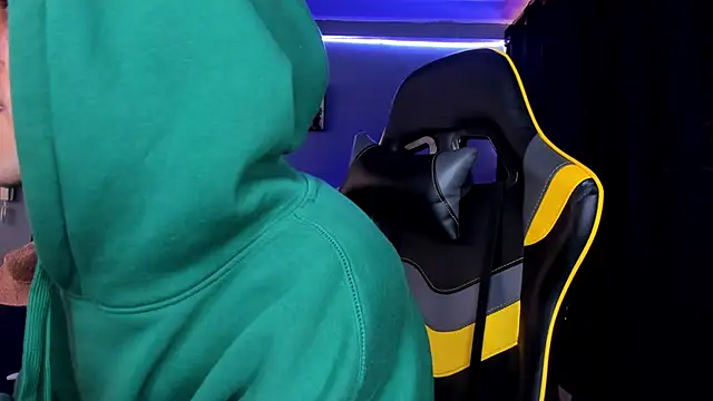 Snapshot of alexgiraldo__ chatting on 09.26.25 alexgiraldo online show from 09.26.25