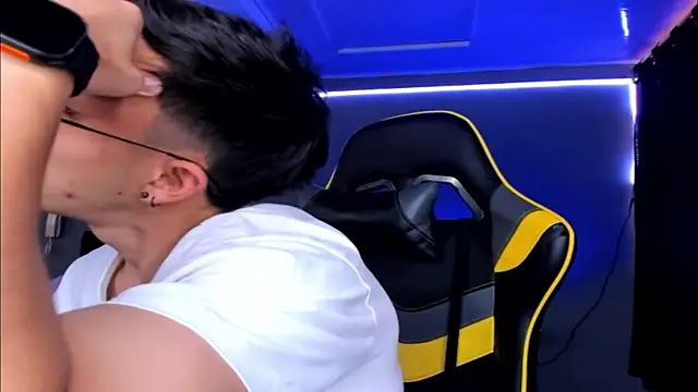 Snapshot of alexgiraldo__ chatting on 10.11.25 alexgiraldo online show from 10.11.25