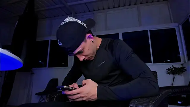 Snapshot of alexgiraldo__ chatting on 10.22.25 alexgiraldo online show from 10.22.25