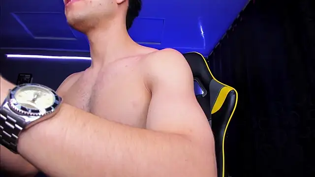 Snapshot of alexgiraldo__ chatting on 11.12.25 alexgiraldo online show from 11.12.25