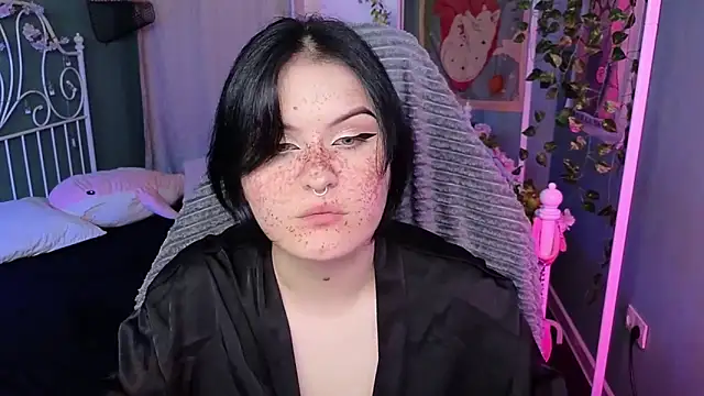 Snapshot of Dark_Shine chatting on 09.24.25 Dark Shine online show from 09.24.25