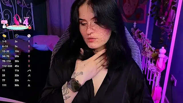 Snapshot of Dark_Shine chatting on 10.05.25 Dark Shine online show from 10.05.25