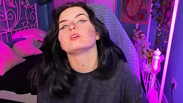 Snapshot of Dark_Shine chatting on 10.09.25 Dark Shine online show from 10.09.25