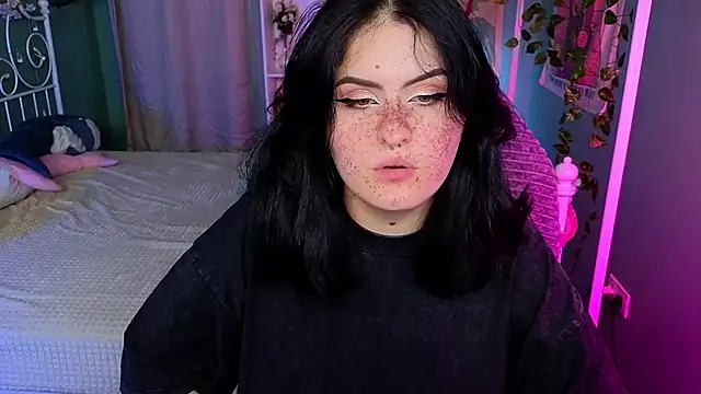 Snapshot of Dark_Shine chatting on 10.11.25 Dark Shine online show from 10.11.25