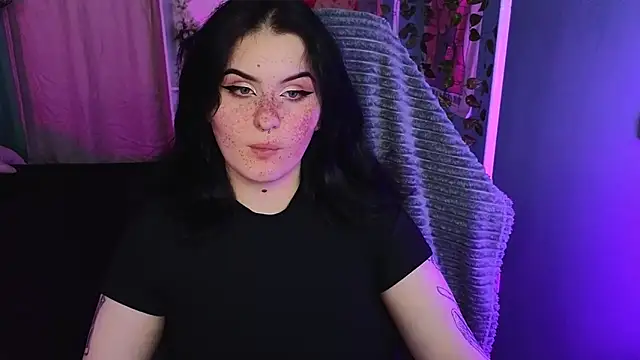 Snapshot of Dark_Shine chatting on 10.12.25 Dark Shine online show from 10.12.25