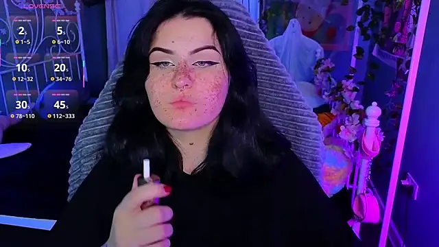 Snapshot of Dark_Shine chatting on 11.04.25 Dark Shine online show from 11.04.25