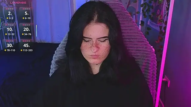 Snapshot of Dark_Shine chatting on 11.06.25 Dark Shine online show from 11.06.25