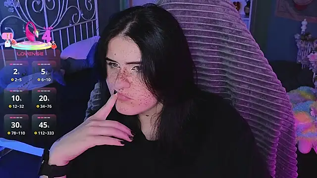 Snapshot of Dark_Shine chatting on 11.11.25 Dark Shine online show from 11.11.25