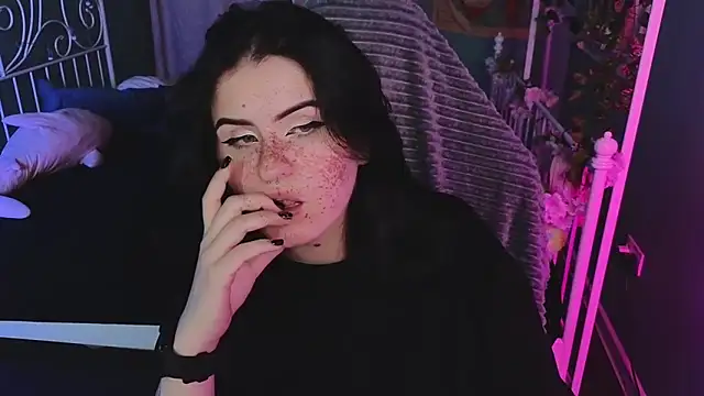 Snapshot of Dark_Shine chatting on 11.12.25 Dark Shine online show from 11.12.25