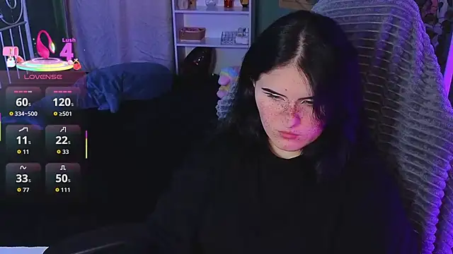 Snapshot of Dark_Shine chatting on 11.16.25 Dark Shine online show from 11.16.25