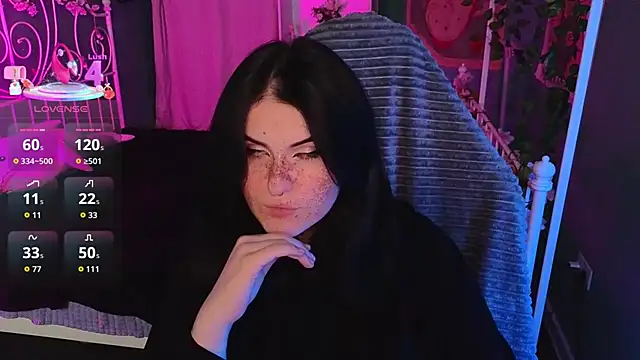 Snapshot of Dark_Shine chatting on 11.21.25 Dark Shine online show from 11.21.25