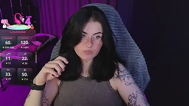 Snapshot of Dark_Shine chatting on 12.05.25 Dark Shine online show from 12.05.25