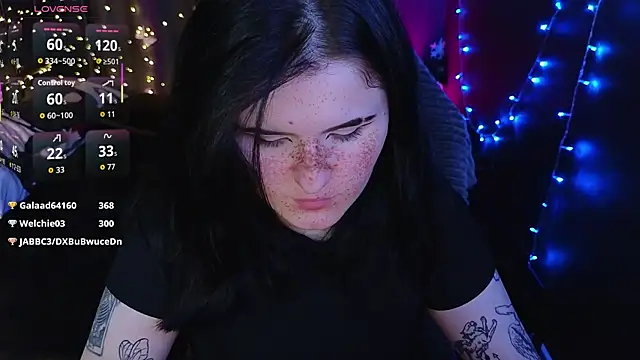 Snapshot of Dark_Shine chatting on 12.14.25 Dark Shine online show from 12.14.25