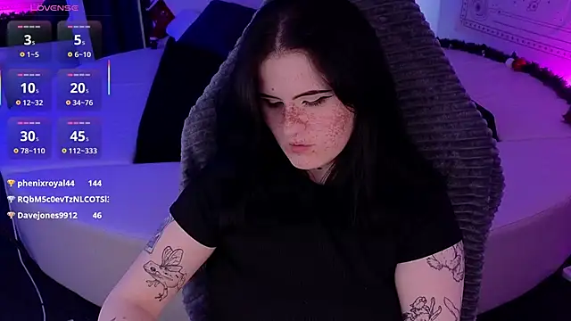 Snapshot of Dark_Shine chatting on 12.14.25 Dark Shine online show from 12.14.25