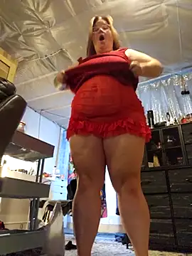 Snapshot of Love86Emily chatting on 10.30.25 Love86Emily online show from 10.30.25