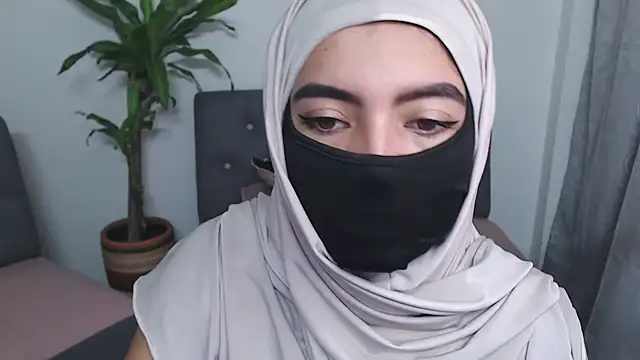 Snapshot of jade_nassar chatting on 10.08.25 jade nassar online show from 10.08.25