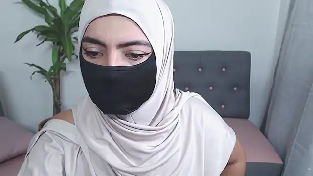 Snapshot of jade_nassar chatting on 10.15.25 jade nassar online show from 10.15.25