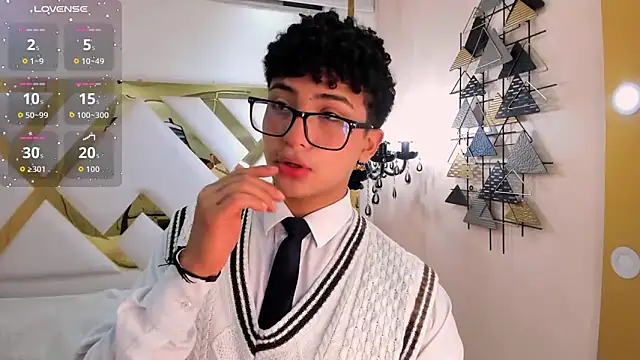 Snapshot of Valentin0_3 chatting on 10.23.25 Valentin0 3 online show from 10.23.25