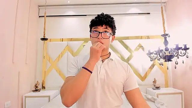 Snapshot of Valentin0_3 chatting on 10.25.25 Valentin0 3 online show from 10.25.25