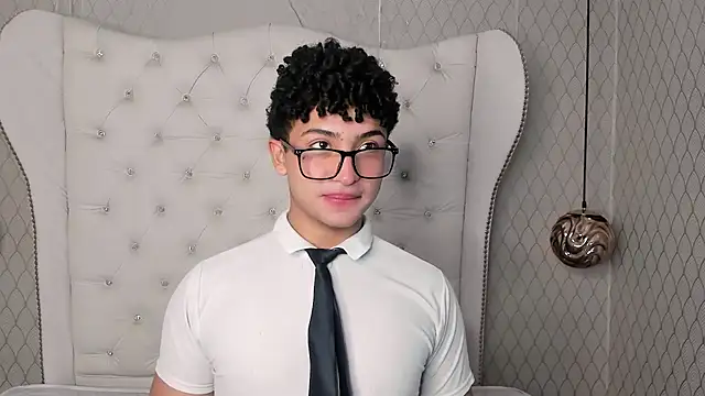 Snapshot of Valentin0_3 chatting on 11.03.25 Valentin0 3 online show from 11.03.25