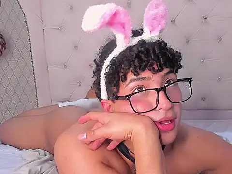 Snapshot of Valentin0_3 chatting on 11.04.25 Valentin0 3 online show from 11.04.25