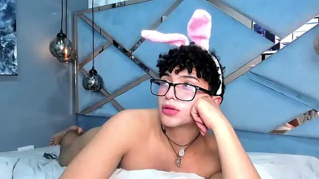 Snapshot of Valentin0_3 chatting on 11.06.25 Valentin0 3 online show from 11.06.25