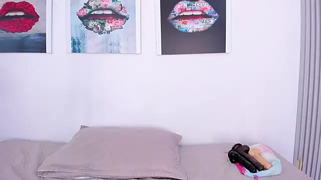 Snapshot of Monika-Ruiz chatting on 09.25.25 Monika-Ruiz online show from 09.25.25
