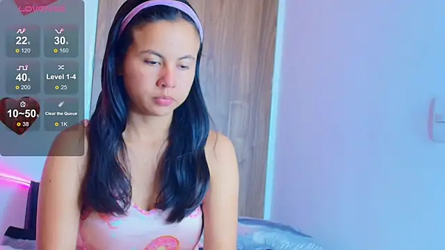 Snapshot of mady_gh chatting on 11.05.25 mady gh online show from 11.05.25