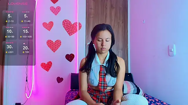 Snapshot of mady_gh chatting on 11.15.25 mady gh online show from 11.15.25