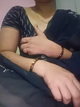 Snapshot of indianhotwife639 chatting on 12.20.25 indianhotwife639 online show from 12.20.25