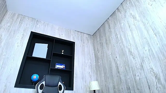 Snapshot of SkarlettAry chatting on 11.25.25 SkarlettAry online show from 11.25.25