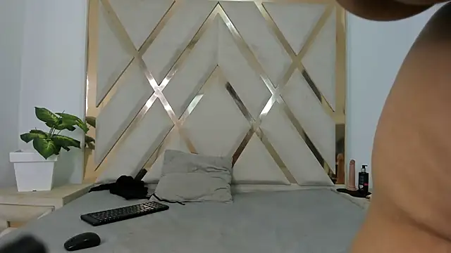 arielasm online show from 11.15.25