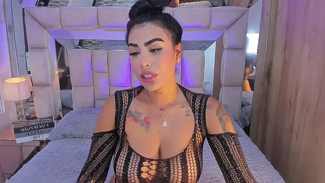 Snapshot of MaddyGray_ chatting on 09.20.25 MaddyGray online show from 09.20.25