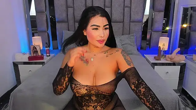 Snapshot of MaddyGray_ chatting on 11.05.25 MaddyGray online show from 11.05.25