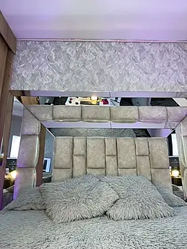 Snapshot of MaddyGray_ chatting on 11.26.25 MaddyGray online show from 11.26.25