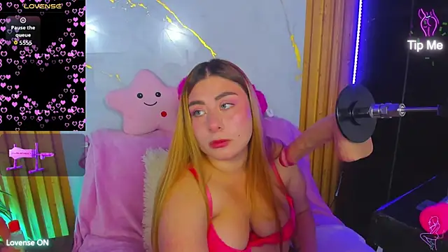 Snapshot of MiaBunny_mc chatting on 12.04.25 MiaBunny mc online show from 12.04.25