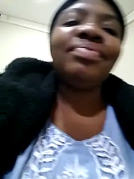 Snapshot of VoluptuousXX5 chatting on 11.11.25 VoluptuousXX5 online show from 11.11.25