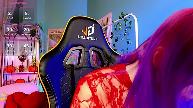 Snapshot of Kiara_Dream chatting on 10.28.25 Kiara Dream online show from 10.28.25