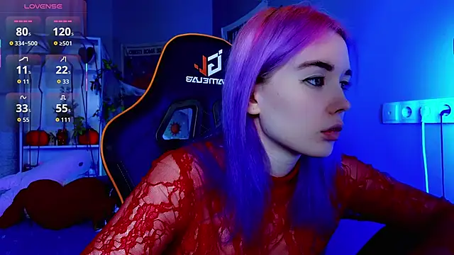 Snapshot of Kiara_Dream chatting on 10.30.25 Kiara Dream online show from 10.30.25