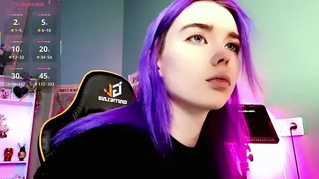 Snapshot of Kiara_Dream chatting on 11.17.25 Kiara Dream online show from 11.17.25