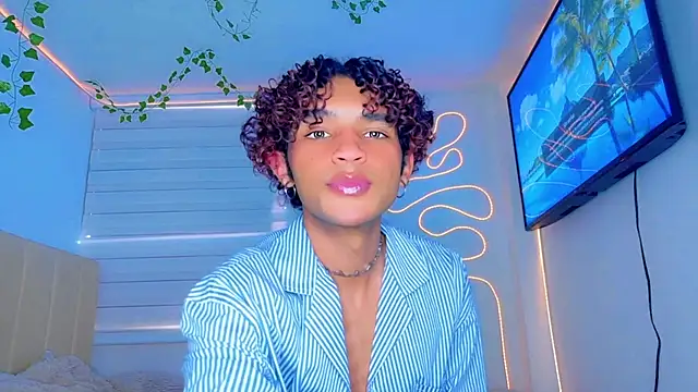 Snapshot of Aaron_Wiinter chatting on 10.24.25 Aaron Wiinter online show from 10.24.25