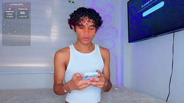 Snapshot of Aaron_Wiinter chatting on 02.10.26 Aaron Wiinter online show from 02.10.26