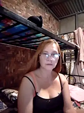 Snapshot of SexyHottMom chatting on 06.09.26 SexyHottMom online show from 06.09.26