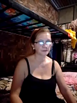 Snapshot of SexyHottMom chatting on 06.20.26 SexyHottMom online show from 06.20.26