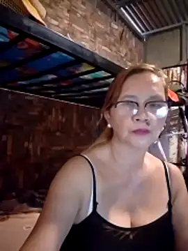 Snapshot of SexyHottMom chatting on 06.22.26 SexyHottMom online show from 06.22.26