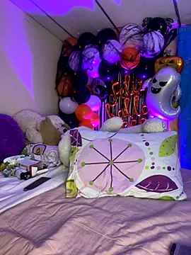 Snapshot of MiaRousexxx_ chatting on 10.31.25 MiaRousexxx online show from 10.31.25