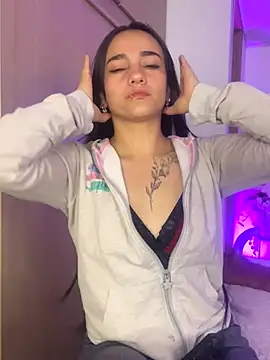 Snapshot of MiaRousexxx_ chatting on 11.04.25 MiaRousexxx online show from 11.04.25