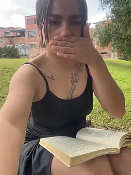 Snapshot of MiaRousexxx_ chatting on 11.19.25 MiaRousexxx online show from 11.19.25