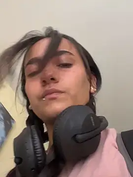 Snapshot of MiaRousexxx_ chatting on 11.21.25 MiaRousexxx online show from 11.21.25